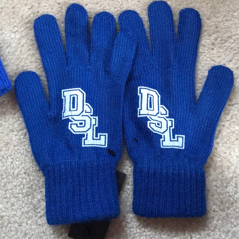Diesel Bini hat and gloves set. - Picture 4 of 7